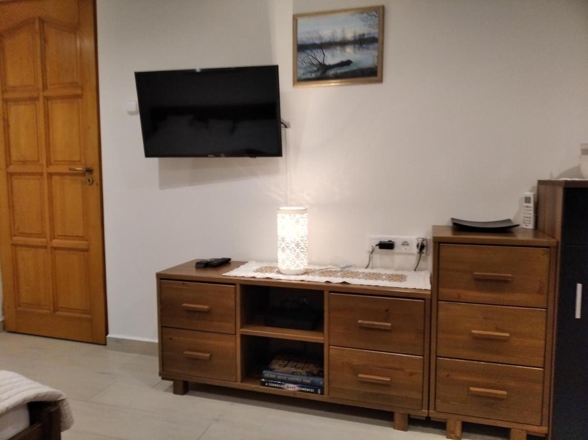 Golya Vendeghaz Apartment Tiszaug Bagian luar foto